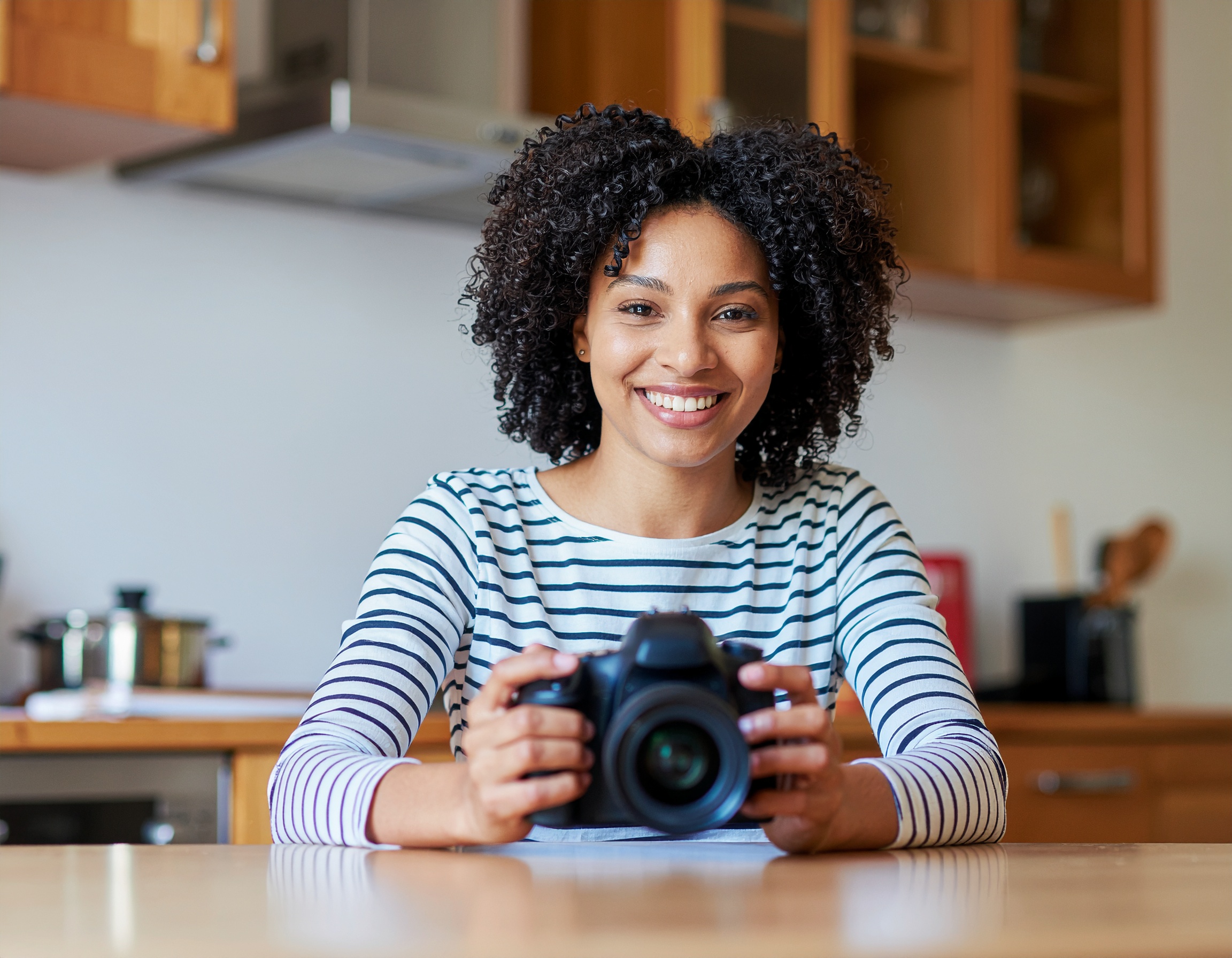 Firefly an image of an infleuencer filming content for a social media post 54166